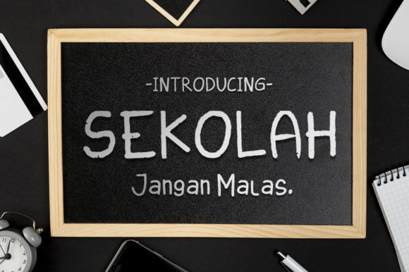 Sekolah: A Warm, Confident Script for Real Brands